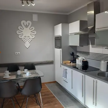 Roza 1 Sauna & Jacuzzi Jaszczurowka 21a